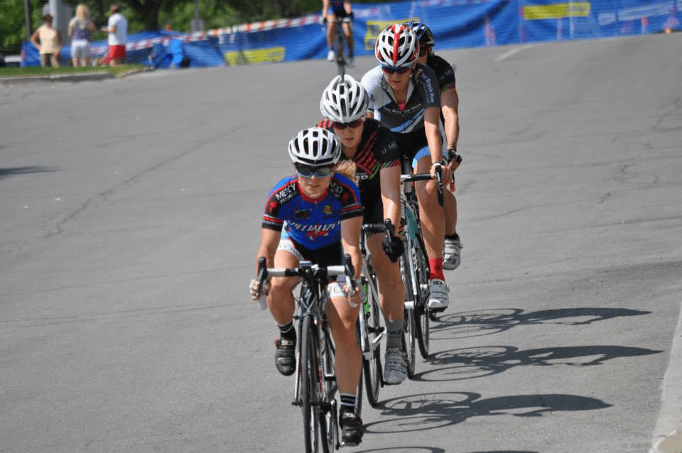4 cyclists racing bike in a pace line